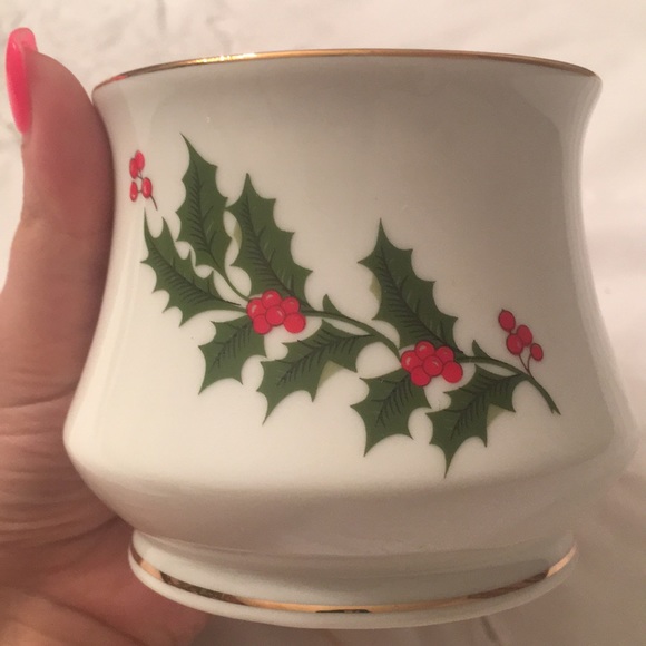 Salt and Pepper Shaker & Sugar Bowl And Creamer - Picture 8 of 8